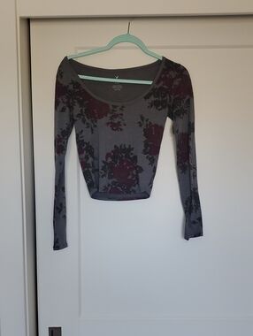 American Eagle Outfitters Gray Floral Scoop Neck Long Sleeve Top